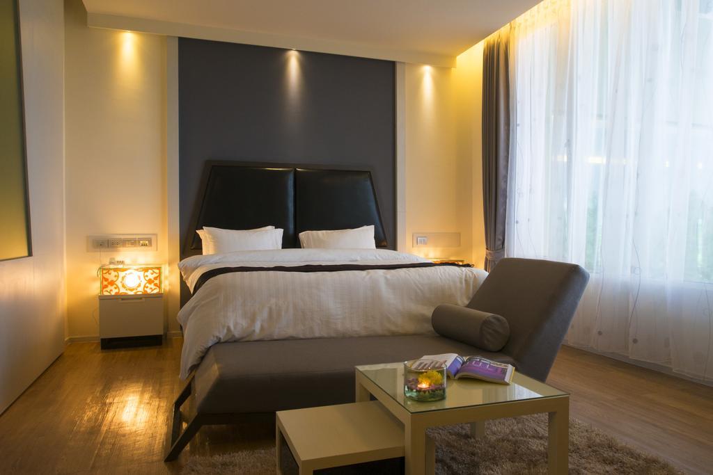 The Beverly Hills Hotel Nakhonratchasima Dış mekan fotoğraf