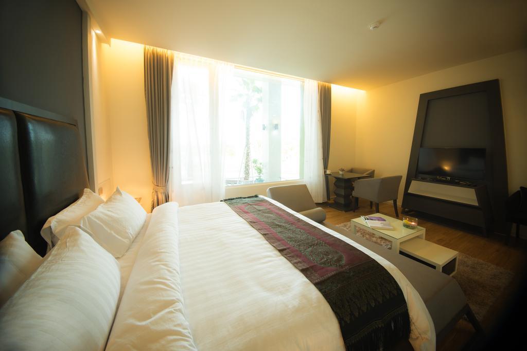 The Beverly Hills Hotel Nakhonratchasima Dış mekan fotoğraf