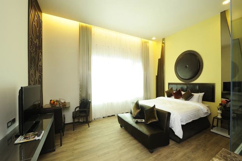 The Beverly Hills Hotel Nakhonratchasima Dış mekan fotoğraf