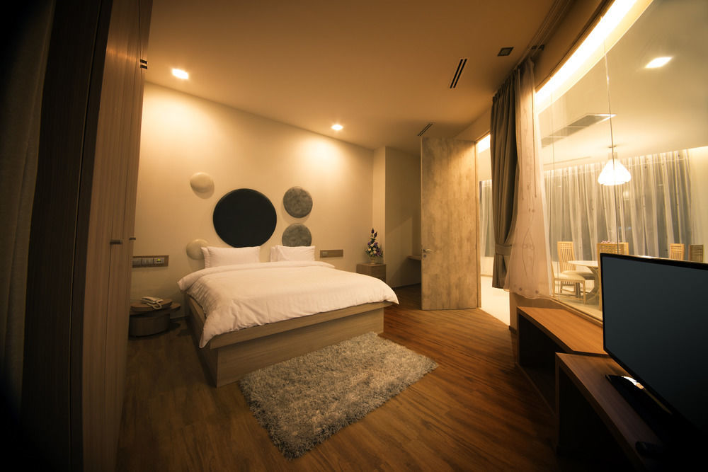 The Beverly Hills Hotel Nakhonratchasima Dış mekan fotoğraf