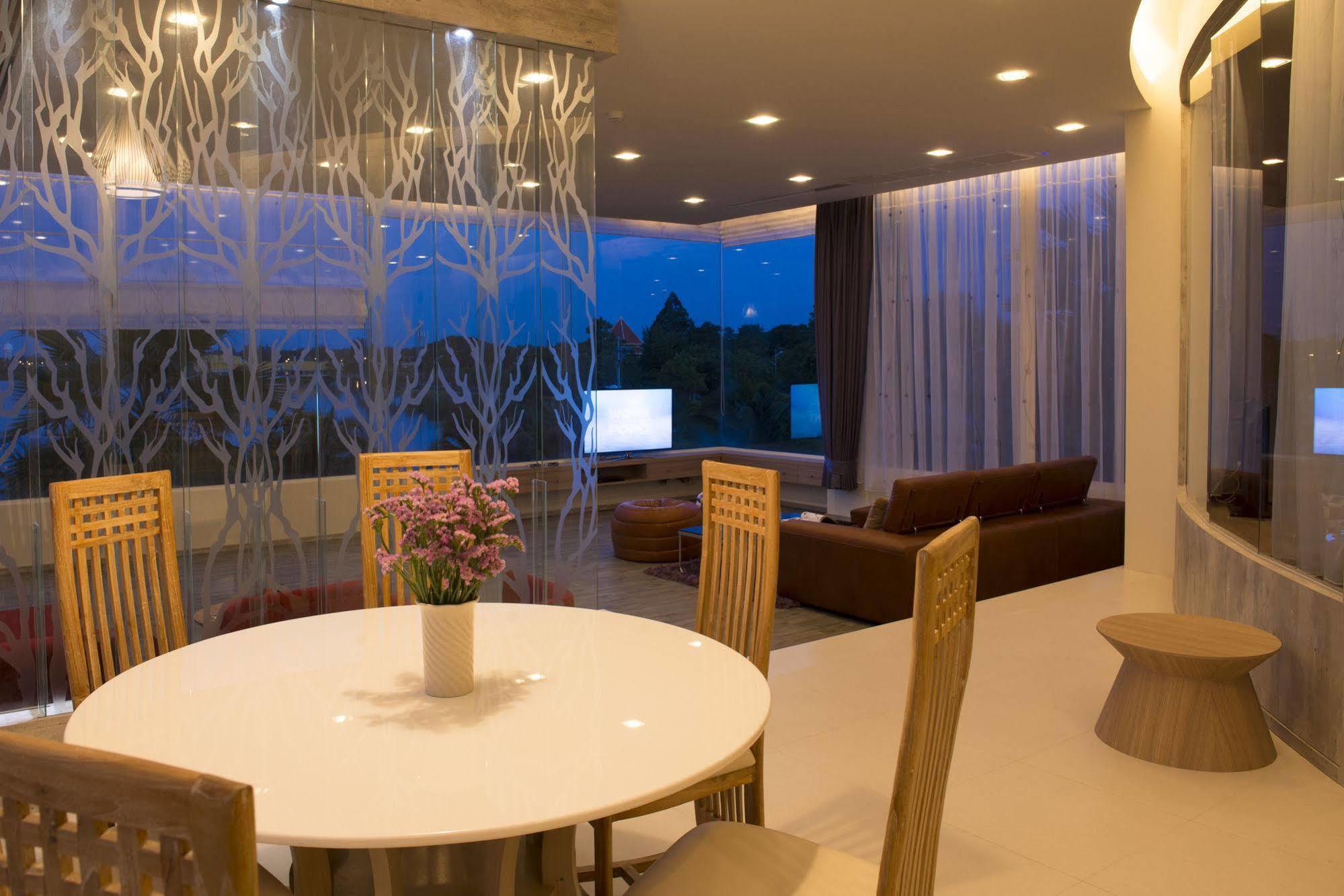 The Beverly Hills Hotel Nakhonratchasima Dış mekan fotoğraf