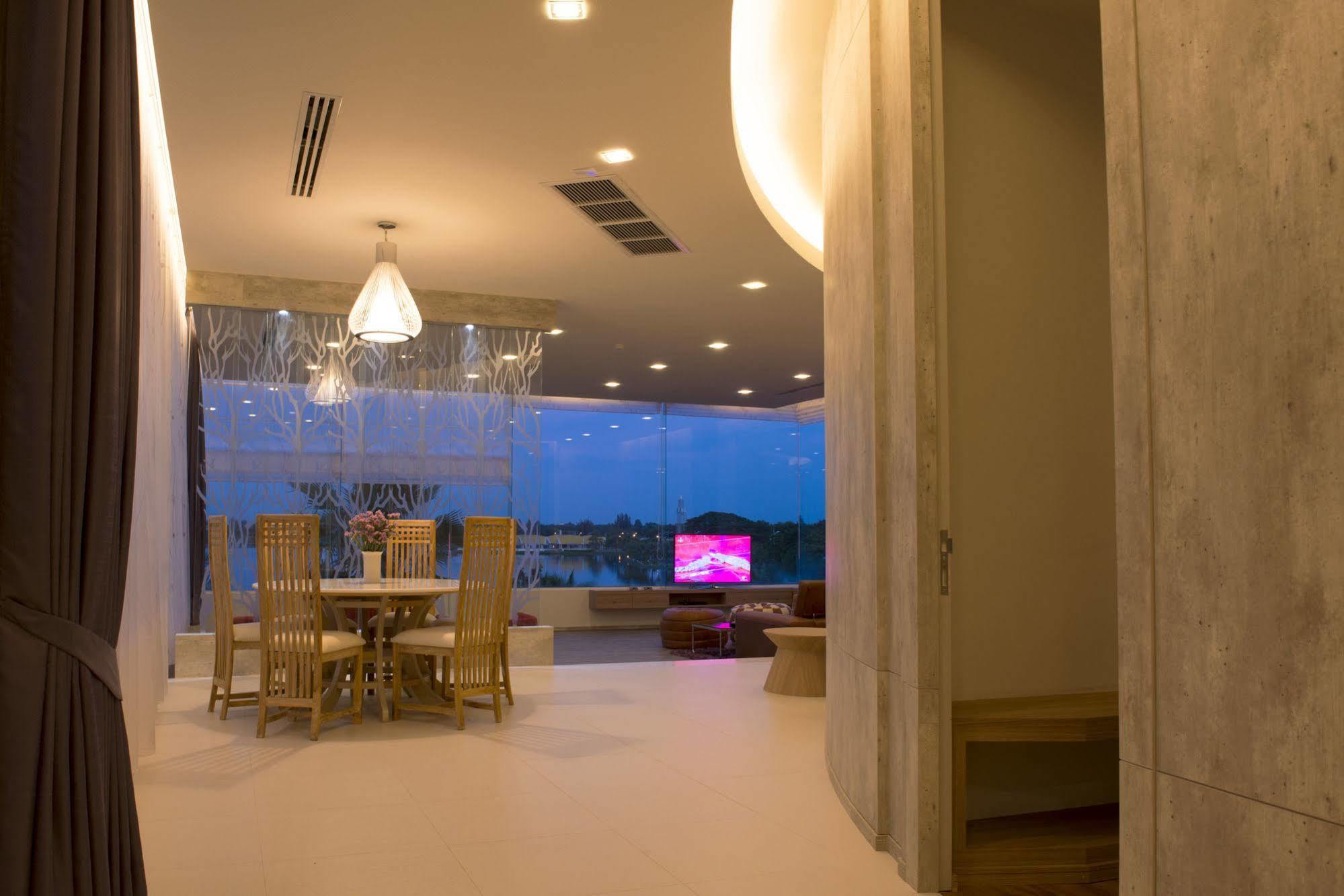 The Beverly Hills Hotel Nakhonratchasima Dış mekan fotoğraf