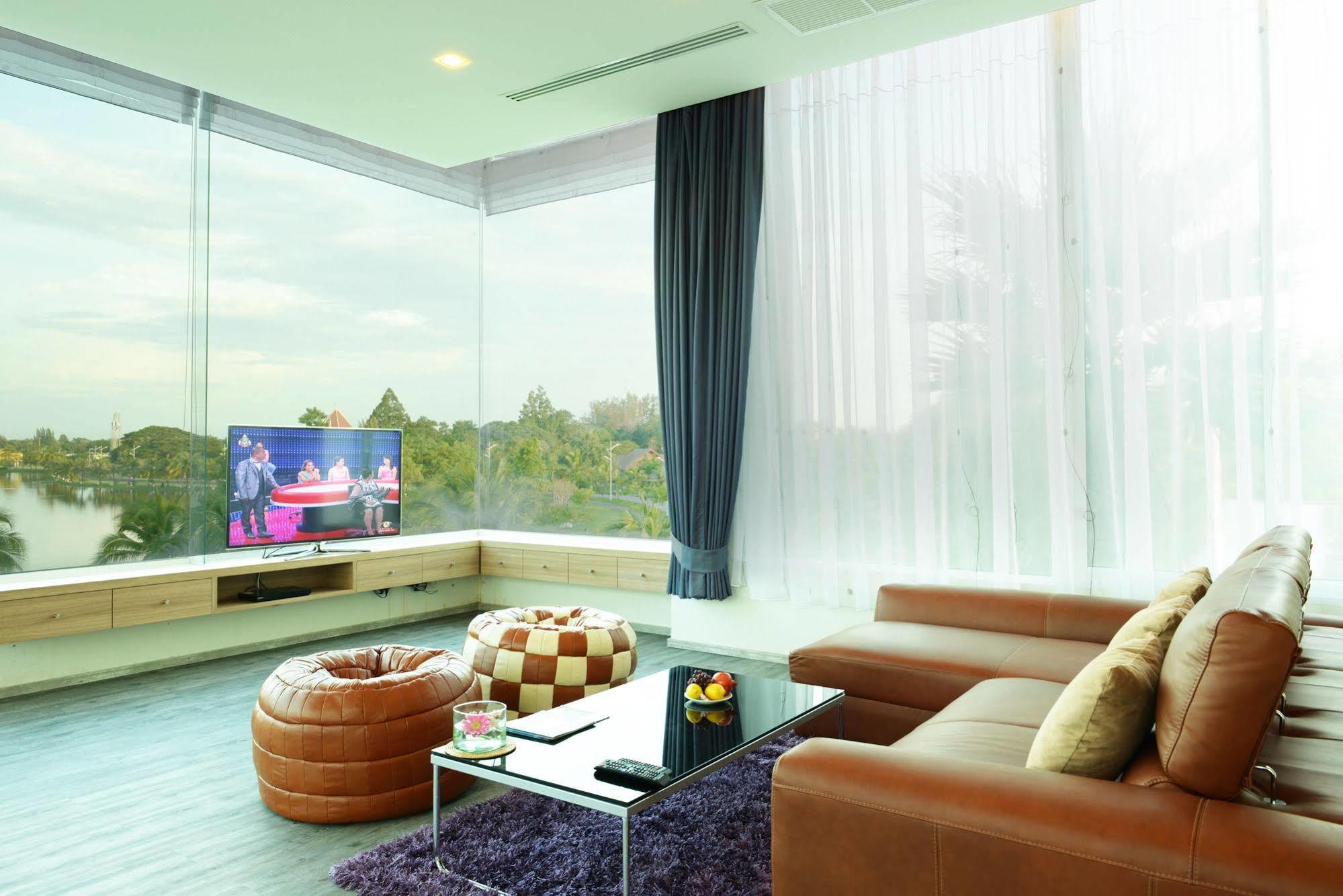 The Beverly Hills Hotel Nakhonratchasima Dış mekan fotoğraf