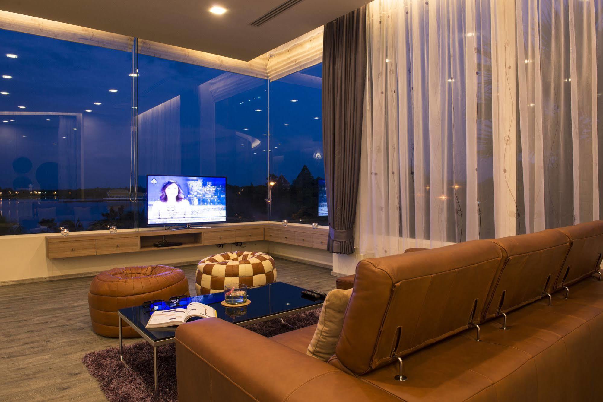 The Beverly Hills Hotel Nakhonratchasima Dış mekan fotoğraf