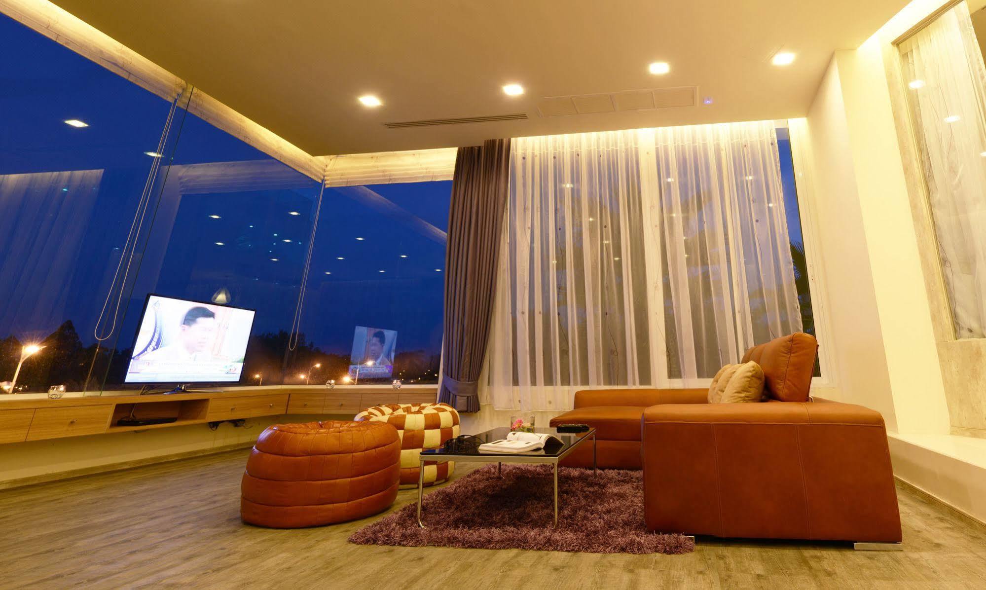 The Beverly Hills Hotel Nakhonratchasima Dış mekan fotoğraf