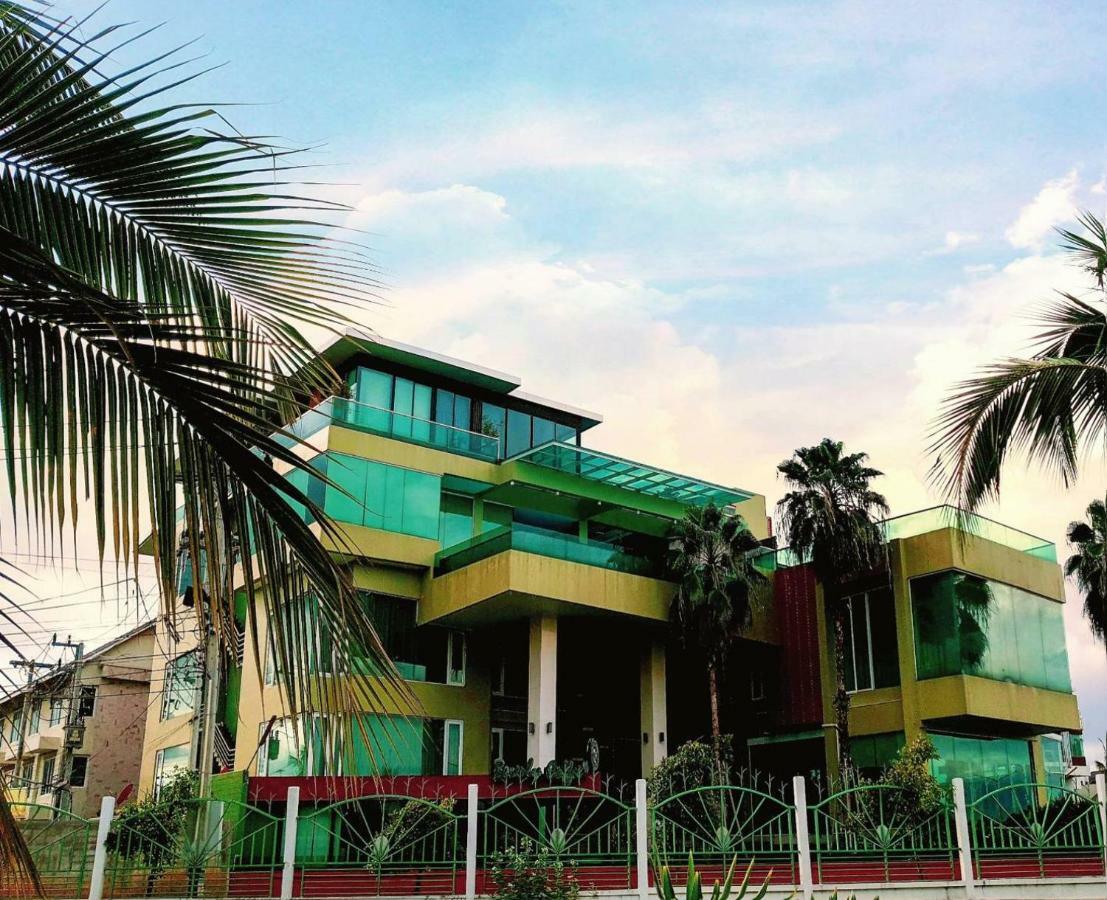 The Beverly Hills Hotel Nakhonratchasima Dış mekan fotoğraf